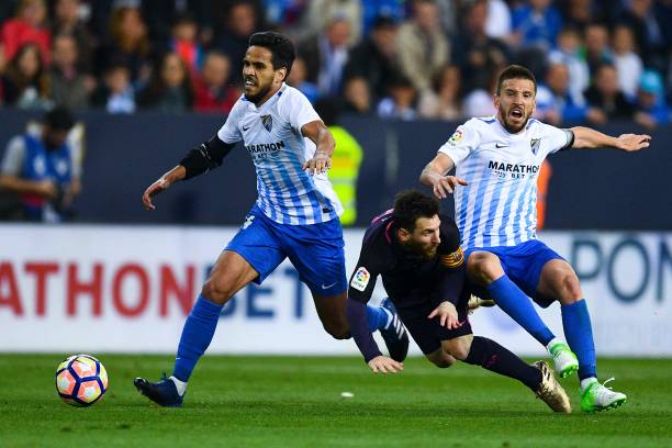 回顾经典瞬间:范佩西鱼跃冲顶越位了吗?