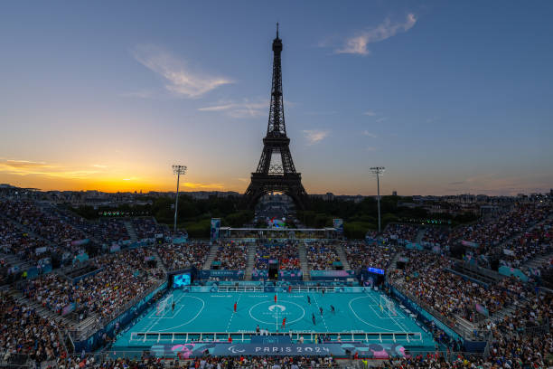 足球规则冷知识：发角球到底需不需要等裁判？