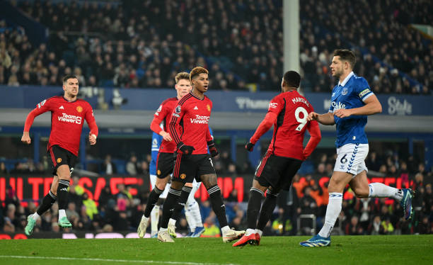 劳塔罗vs莱万！两大神锋对决，欧冠赛场谁更胜一筹？