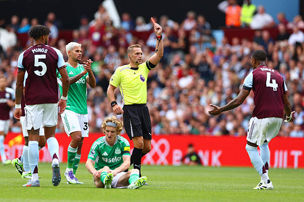 对比托尼亚当斯与现实球员的防守数据差异