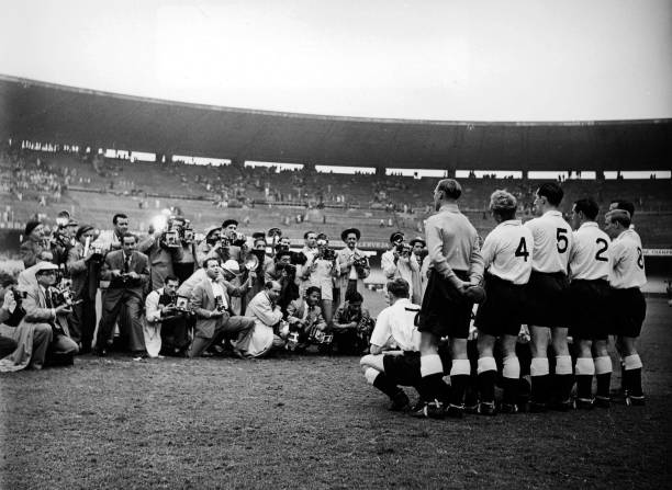 盖德穆勒GIF：看他如何用一脚触球改写比分