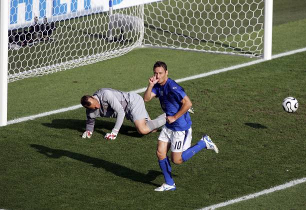 任意球大师的秘密：踢出完美弧线的五大技巧