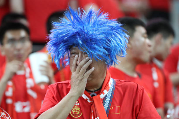 八人制足球比赛是否存在越位规则?