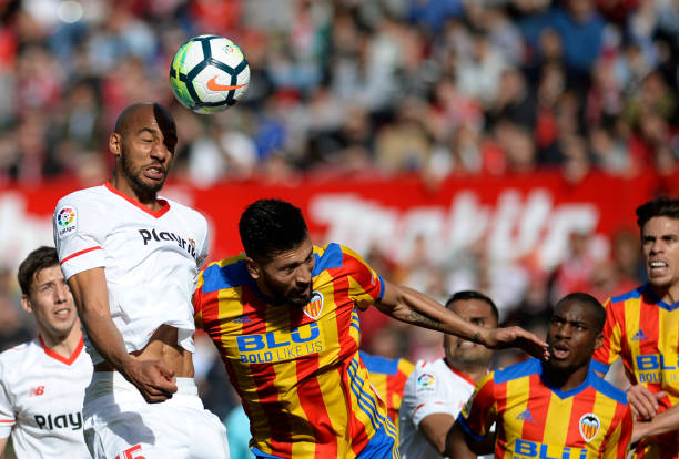 实战分析：防守意识与抢断操作，哪个在实况足球中更实用？