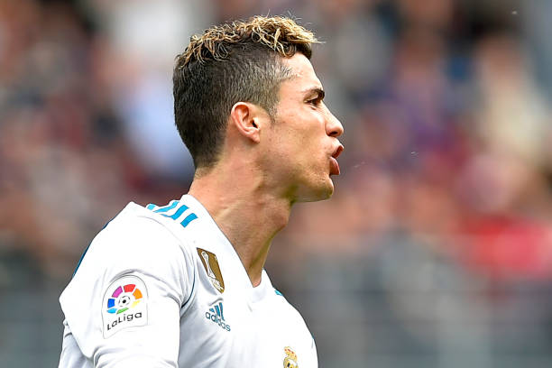 齐达内与维罗妮卡：一段跨越国界的足球爱情传奇