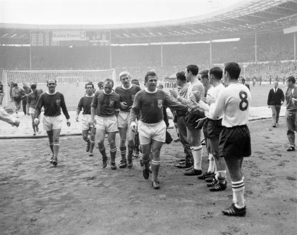 全攻全守战术的传奇:发明者、经典比赛与战术演变