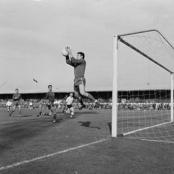 对比型，展现其成长与蜕变