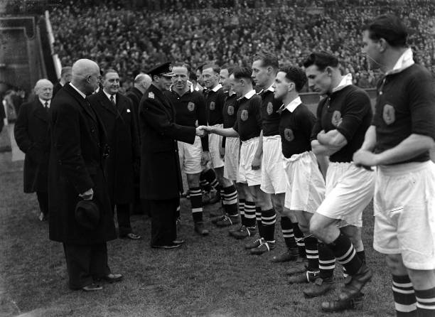 足球战术演变：横传不越位带来的攻防新格局