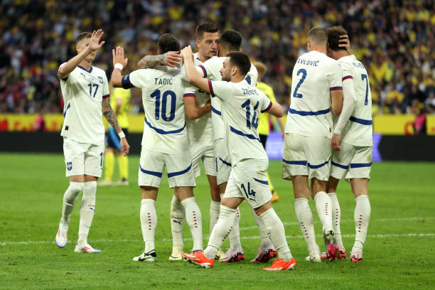 绝代双骄的终极对决：C罗与梅西职业生涯交手全解析