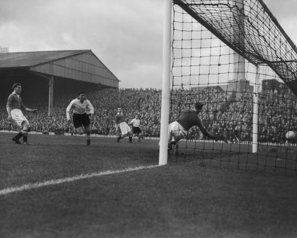 足球技巧必备!马赛回旋转身动作分解教学视频合集