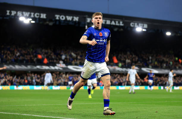 米哈伊洛维奇帽子戏法背后的战术与技巧