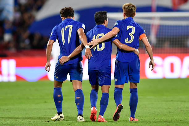 欧冠冠军教练的战术解析:如何带领球队登顶?