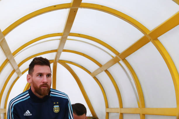 德国足球的传奇:马特乌斯在中场与后腰的统治力