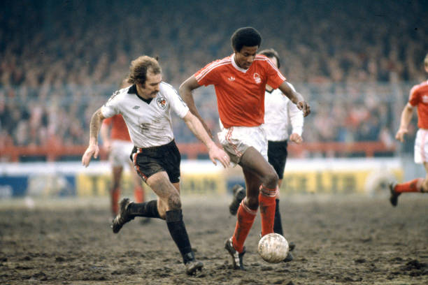 如何建造符合标准的11人制足球场？关键要点指南