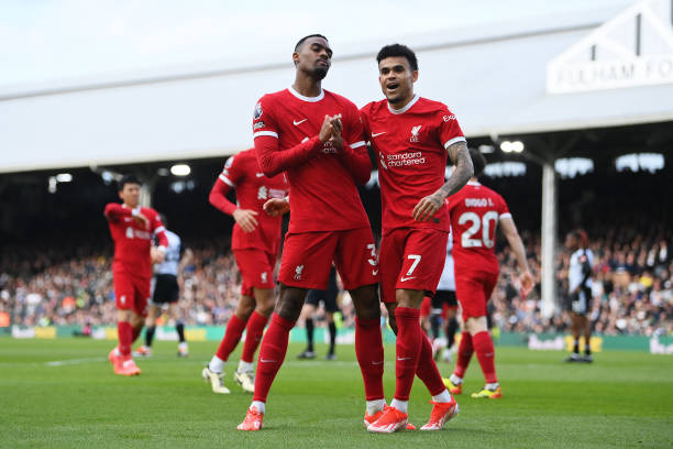 从普拉蒂尼到姆巴佩:法国10号球衣的荣耀传承