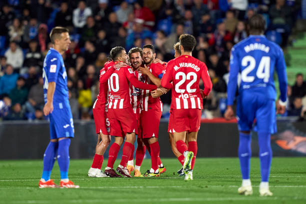 裁判如何判定断球时的身体接触是否犯规？