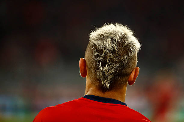 从边线球看足球战术：为何顶级球队也频频失误？