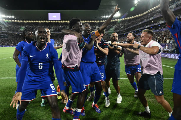 欧冠小组赛积分榜全解析：谁已提前出线？谁又将遗憾告别？