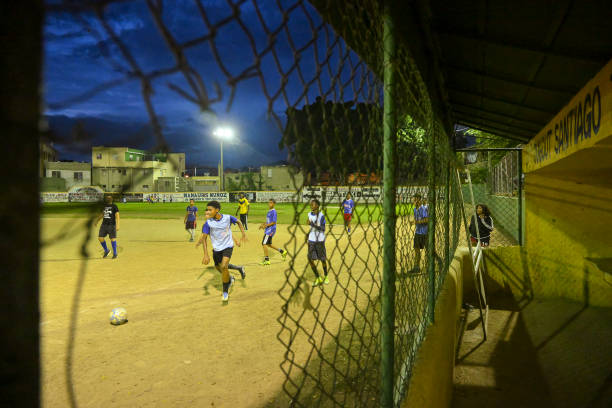 不只是生日:揭秘马拉多纳出生证明背后的故事与时代背景