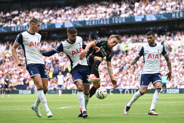 中超联赛今晚焦点战：电视直播频道及时间表