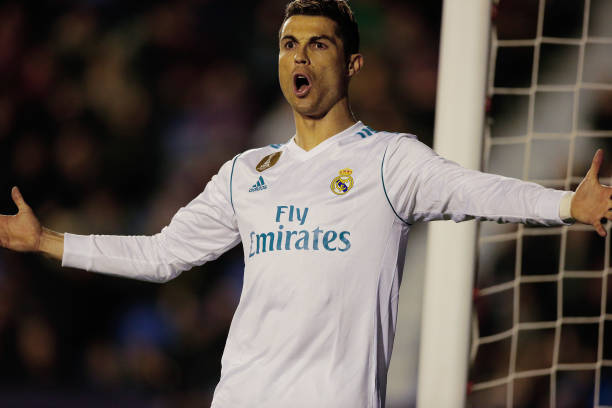 足球场上的诗与痛：解读巴乔经典背影的深层意义