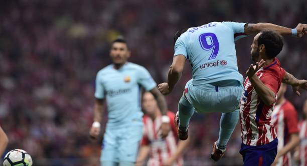 职业球员的点球力量秘诀:助跑、摆腿与触球细节