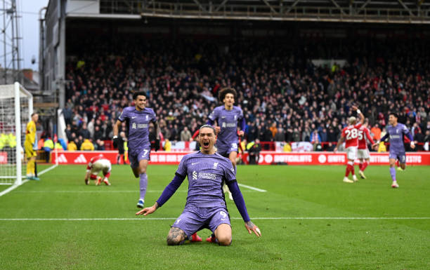 角球击中门柱反弹!主罚球员闪电补射破门