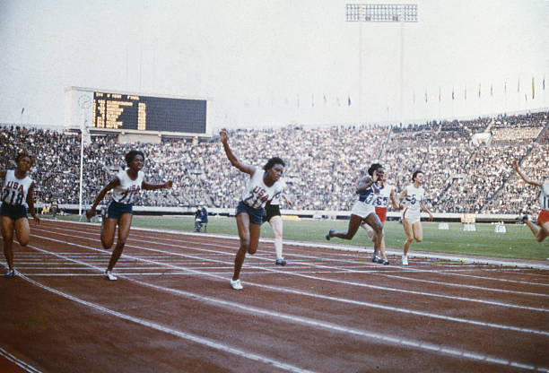 科技与奥运游泳：泳衣、泳池与计时技术的演进