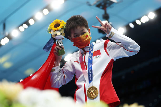 伏明霞嫁入豪门，梁劲松如今身在何处？