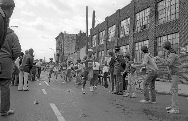 墨西哥跳水队员展现精湛技艺,完美入水惊艳全场