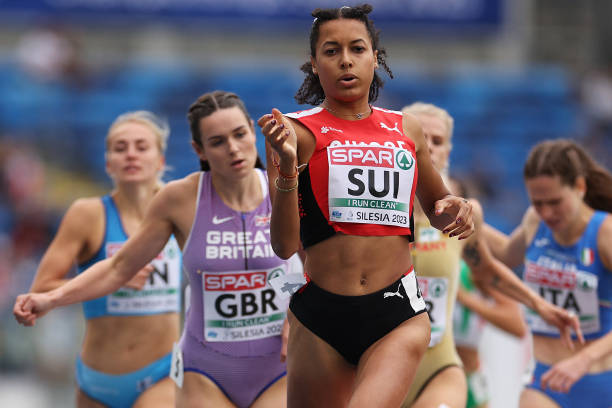 最新战报：陈芋汐今日比赛成绩公布，稳居榜首