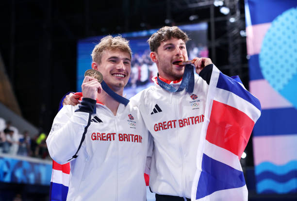 中国跳水双姝：细数吴敏霞与郭晶晶职业生涯金牌总数