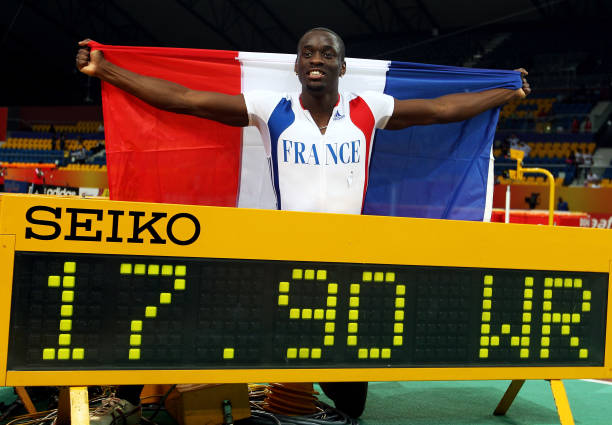 郭晶晶退役后的待遇与普通运动员有何不同？