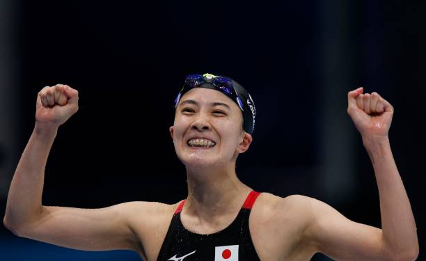 二级游泳运动员考试：年龄与成绩的关系