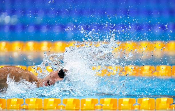 自由泳转动腰部时常见的错误与纠正方法