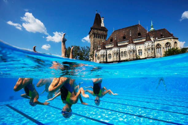 游泳池建造价格参考：每平方米费用及省钱技巧