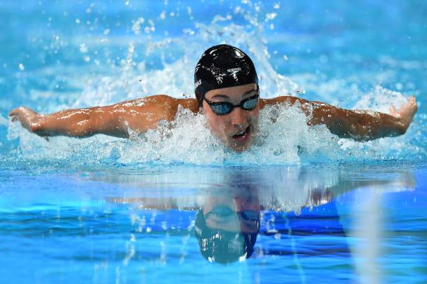 中国游泳队再夺金，夺冠瞬间引爆全场欢呼！