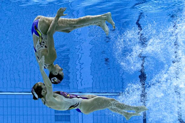 自由泳手臂与腿部配合：慢动作视频详解