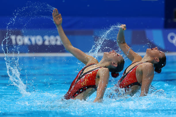 手绘游泳教学：从蛙泳到蝶泳的进阶指南