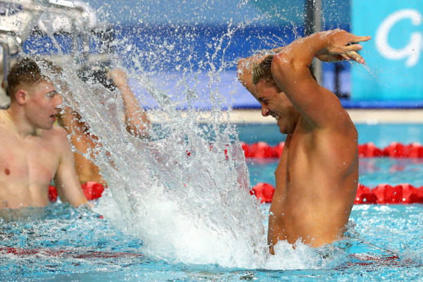 游泳教练考试的费用和报名流程是怎样的？