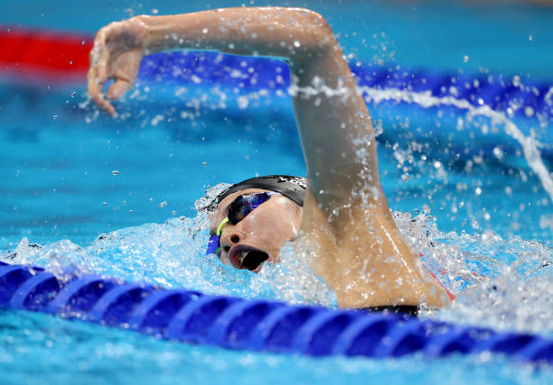 夏日主题简笔画:游泳池场景创作指南