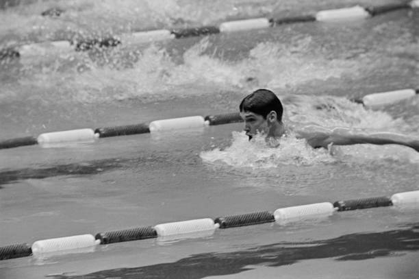 游泳馆游泳与新冠病毒：风险与预防措施全解析