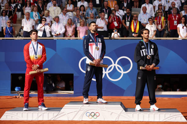 德约科维奇逆境爆发,3-1逆转德米纳尔晋级八强