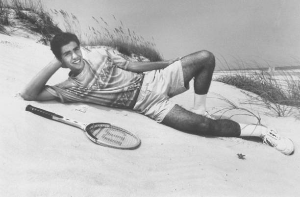 如何选择适合自己的网球反手握拍方式?