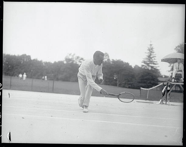 力量与控制的平衡：法网红土场地专用球拍选购指南