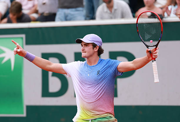 卡琳斯卡娅身高优势：如何助力她的发球和网前技术？