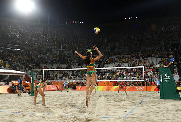 排球比赛规则：每队允许有多少名队员？