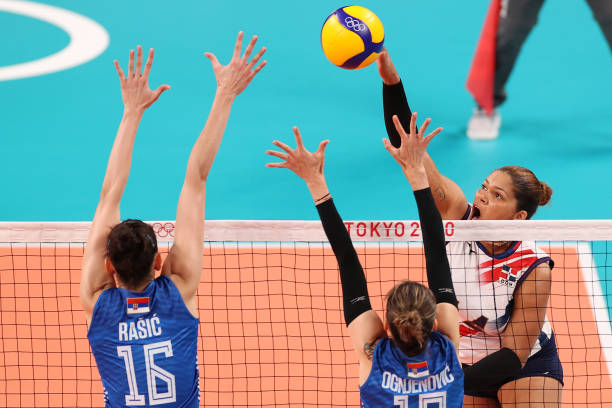 女排精神再燃！中国队迎战亚洲强敌，直播全程跟踪