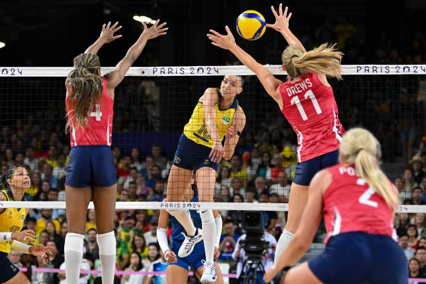 排球场地站位图：轮转规则与位置变化指南