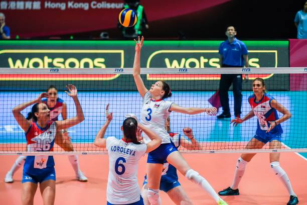 排球垫球技巧:如何避免球乱飞及稳定控制方向